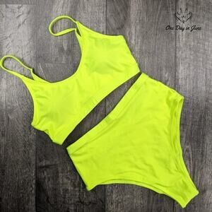 Amzbrly Window Back Bikini Size L